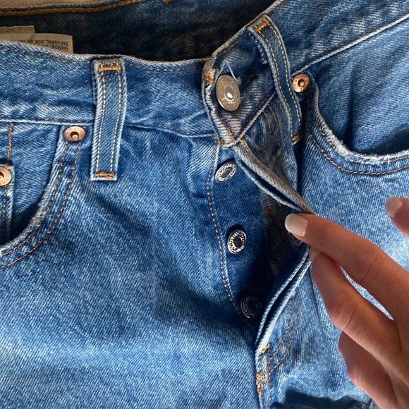 Levi’s 501 Original Short in Athens Mid Short - Picture 6 of 12